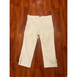 Roz & Ali white stretch capris size 10 petite